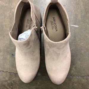 Women tan faux suede boots